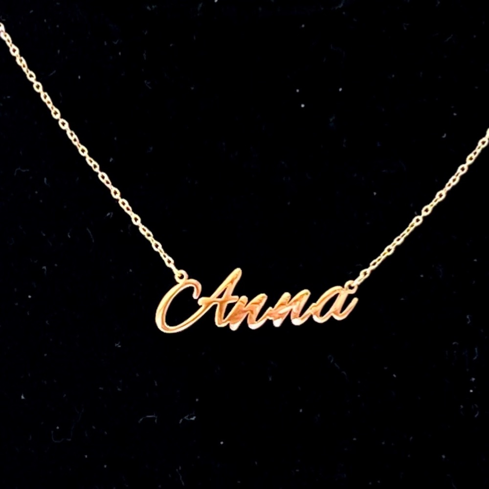 Gold tone Anna name necklace